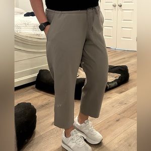 Lululemon 12 On The Go Cropped